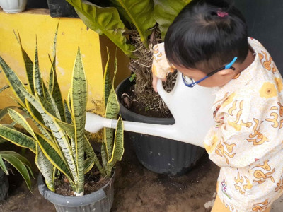 Kegiatan Kelas Sentra Bahan Alam