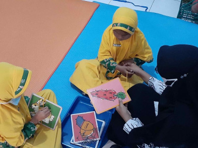 Kegiatan Kelas Sentra Seni