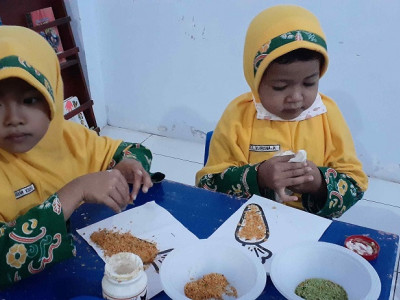Kegiatan Kelas Sentra Seni