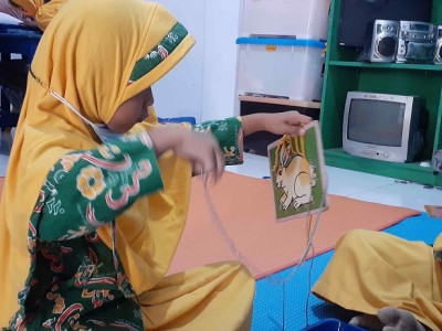Kegiatan Kelas Sentra Seni