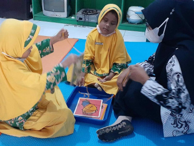 Kegiatan Kelas Sentra Seni