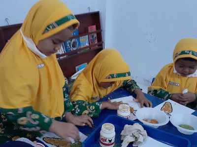 Kegiatan Kelas Sentra Seni